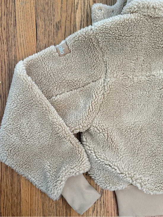 ALO Yoga Foxy Sherpa Jacket in Camel – Size XS EUC - Picture 10 of 15